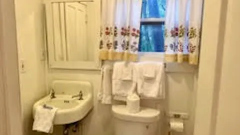 Cabin 5 (1 Bedroom 1 Bath) — Family Cabin — image 2 of 9