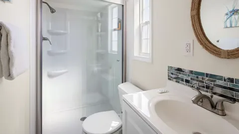 Waterfront Keys Cottage with Sleeping Loft Sleeps 7 — image 10 of 10