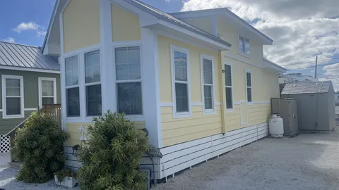Superior Keys Cottage with Sleeping Loft Sleeps 6 — image 1 of 10