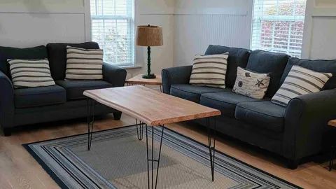 Lakeside Cottage 2 Bedroom — image 3 of 3