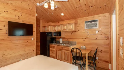 Pecos Deluxe Cottage Rental — image 2 of 7