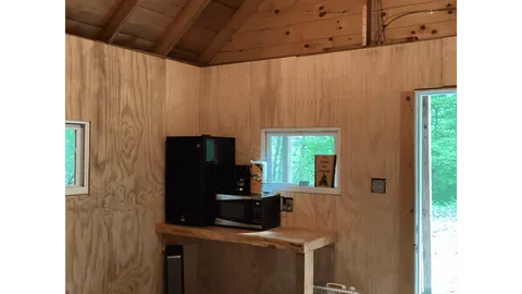 CABIN 40 — image 2 of 3