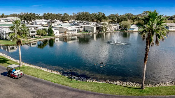 Crystal Lake Village, Wauchula, Florida campground