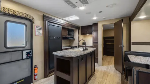 RV Rental Y301 — image 2 of 6