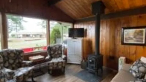 Two Bedroom Rustic Cottage — image 2 of 6
