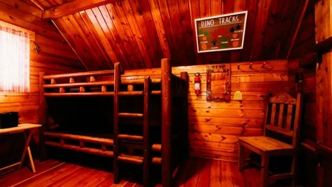 Rustic 1-Room Cabin Red — image 2 of 6