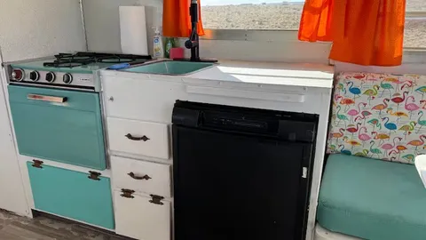 Small Camper - Peggy Sue — image 12 of 12