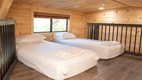 Bluebonnet Cabin — image 2 of 9