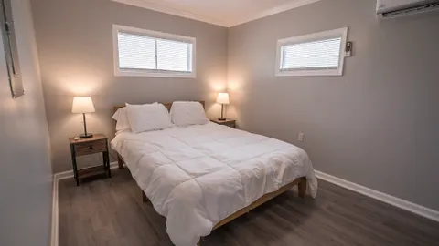 1 Bedroom Cottage — image 2 of 5