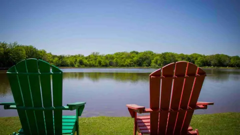 Lakeside Cabin — image 2 of 13