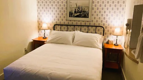 Historic Guest House (no pets) — image 7 of 7