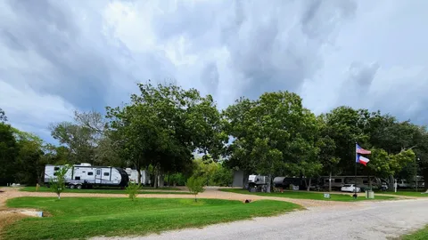 Deluxe Full Hook-up RV Site — image 8 of 8