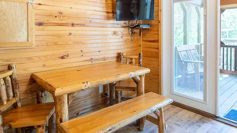 Stewart's Creek Cabin — image 2 of 11