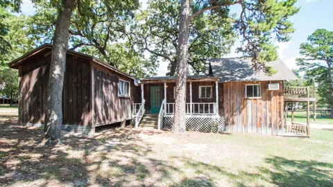 Cabin 03 — image 2 of 10