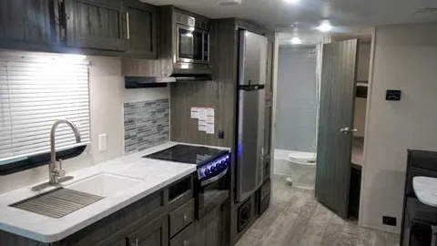 Prime RV Rental — image 2 of 8