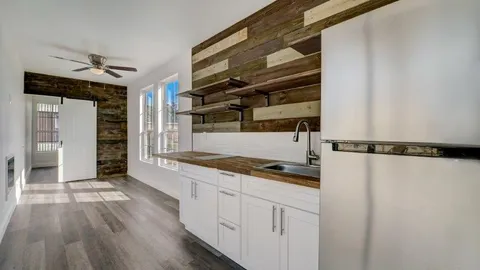 Custom-Built Luxury Container Homes — image 48 of 48