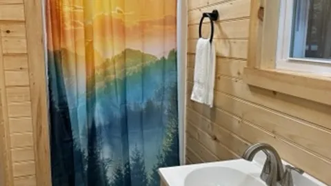 Deluxe Cabin- Sleeps 4 — image 2 of 9