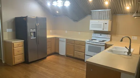 Studio Apartment — image 2 of 10