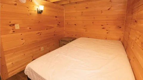 Large Cabin 1 Bedroom w/Loft — image 14 of 14