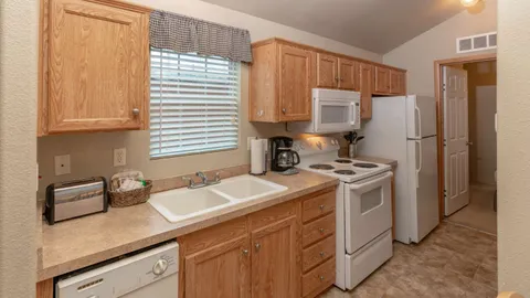 Llano Cottage Rental — image 6 of 6