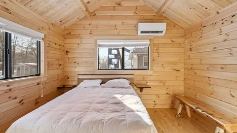 Yogi Bear™ Cabin — image 2 of 15