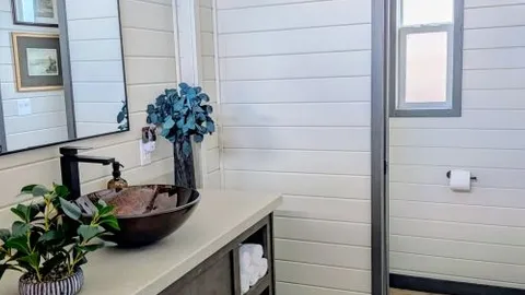Sandhill Crane Studio Rental — image 6 of 6