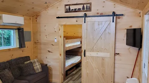 Deluxe Cabin — image 2 of 4
