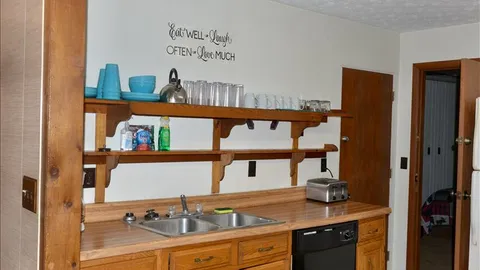 Cabin - Lodge — image 2 of 33