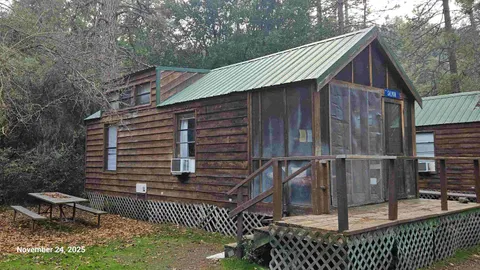 Salmon Deluxe Cabin — image 19 of 19