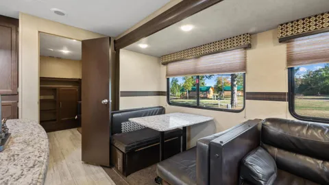 RV Rental Y301 — image 6 of 6