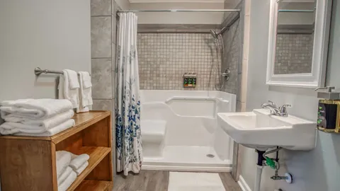 1 Bedroom Cottage — image 2 of 5