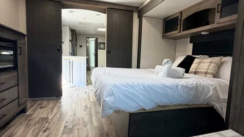 New RV — image 2 of 8