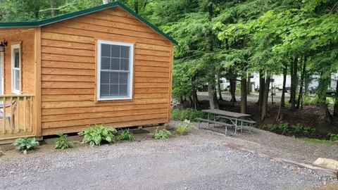 Deluxe Cabin — image 4 of 4