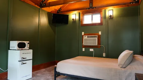 Deluxe Cabin — image 2 of 6