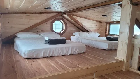 Country Cottage- Sleeps 6 — image 2 of 11