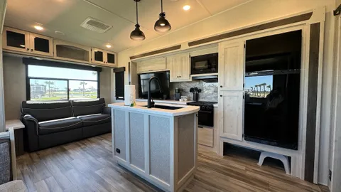 RV Rental 2BR/1BA 6 Guests — image 2 of 15