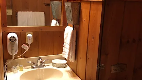 Deluxe Cabin 1 — image 2 of 10
