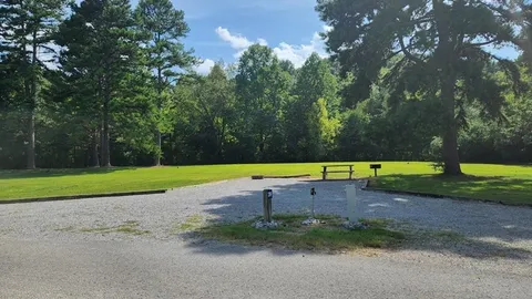 Non-Waterfront 30/50 Amp Island Site — image 1 of 1
