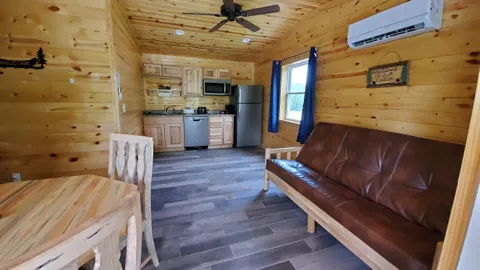 PREMIUM DELUXE CABIN ADA — image 2 of 5