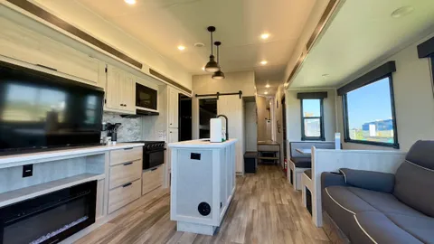 RV Rental 2BR/1BA 6 Guests — image 2 of 15
