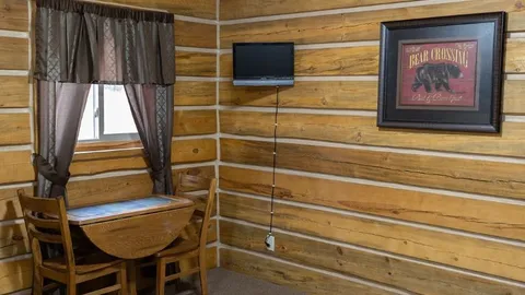 Deluxe Cabin - Sleeps 4 — image 2 of 8