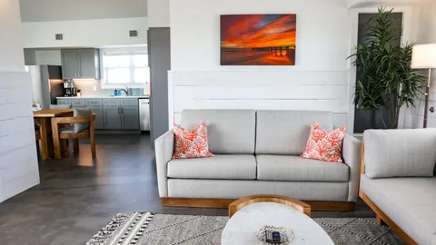 Large Beach Bungalow — image 2 of 9