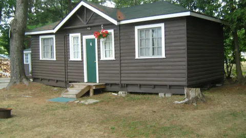 Highway Bunk Cabin — image 1 of 6