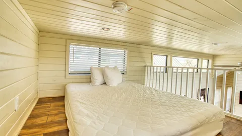 Cottage Cabin — image 2 of 19