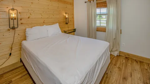 Oar Cabin — image 2 of 14