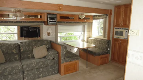 RENTAL CAMPER 27 — image 2 of 6