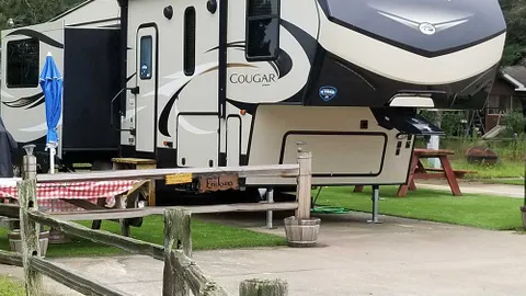 Full Hookup RV site w/ concrete pad — image 1 of 3