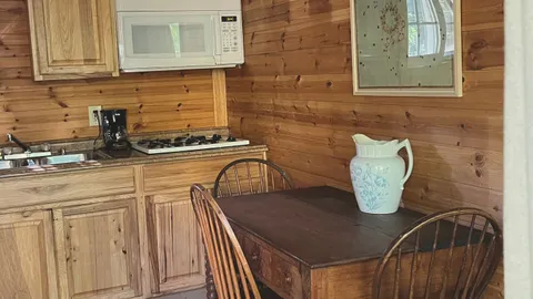 Riverside Village: Two Bedroom Cabin (Riverview) — image 8 of 8