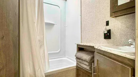 RV Rental, Aspen w/ BunkHouse, Waterviews — image 2 of 16