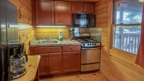Deluxe Cabin — image 2 of 9